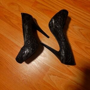 Women's black and silver pumps